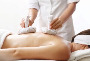 Anwendung: Kräuterstempelmassage 20 min.